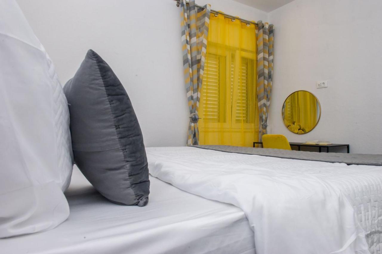 Apartment Lux Elba Kastela Exterior photo