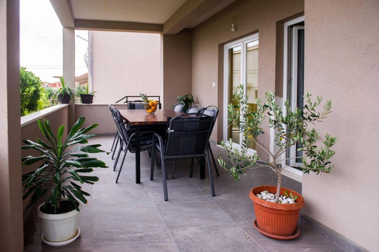 Apartment Lux Elba Kastela Exterior photo