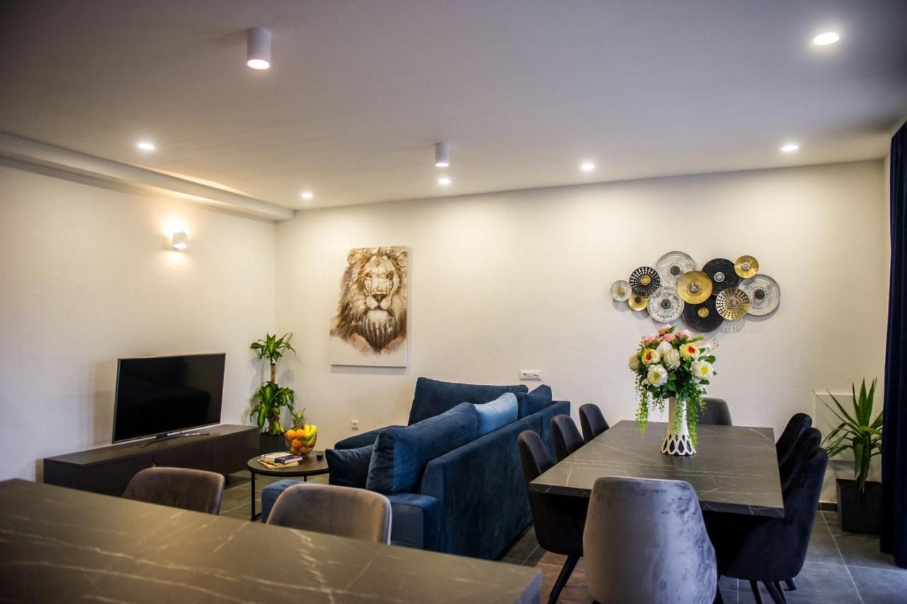 Apartment Lux Elba Kastela Exterior photo