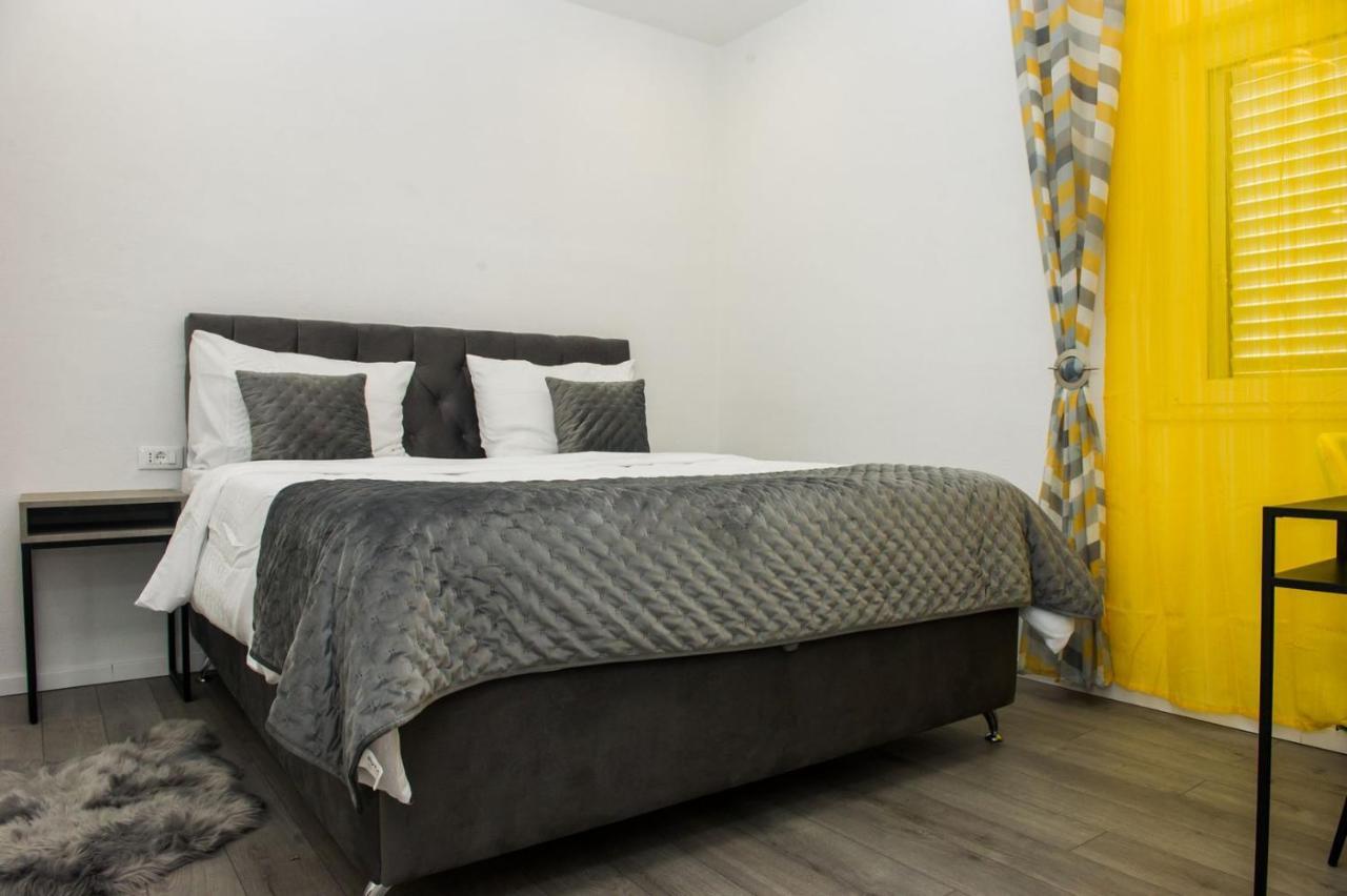 Apartment Lux Elba Kastela Exterior photo