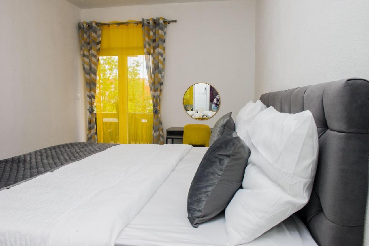 Apartment Lux Elba Kastela Exterior photo