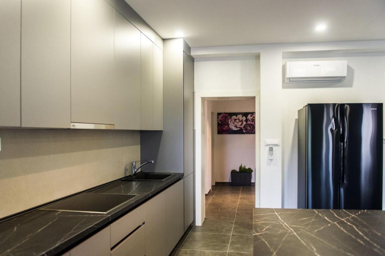 Apartment Lux Elba Kastela Exterior photo