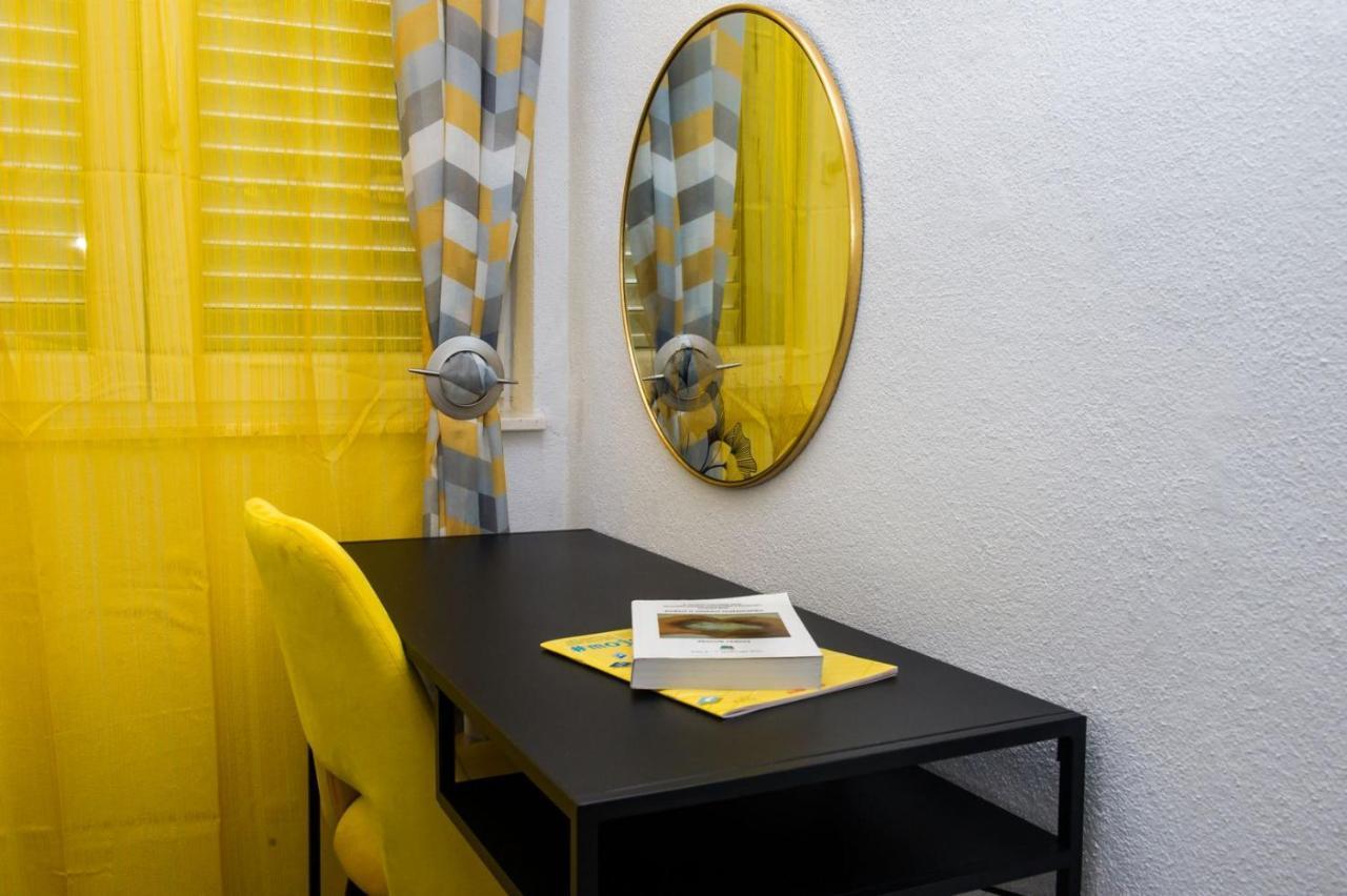 Apartment Lux Elba Kastela Exterior photo
