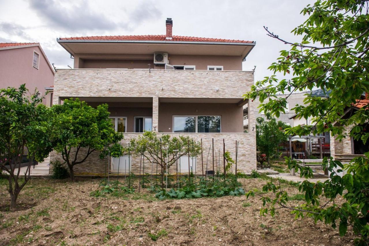 Apartment Lux Elba Kastela Exterior photo