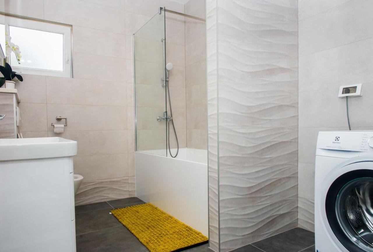 Apartment Lux Elba Kastela Exterior photo