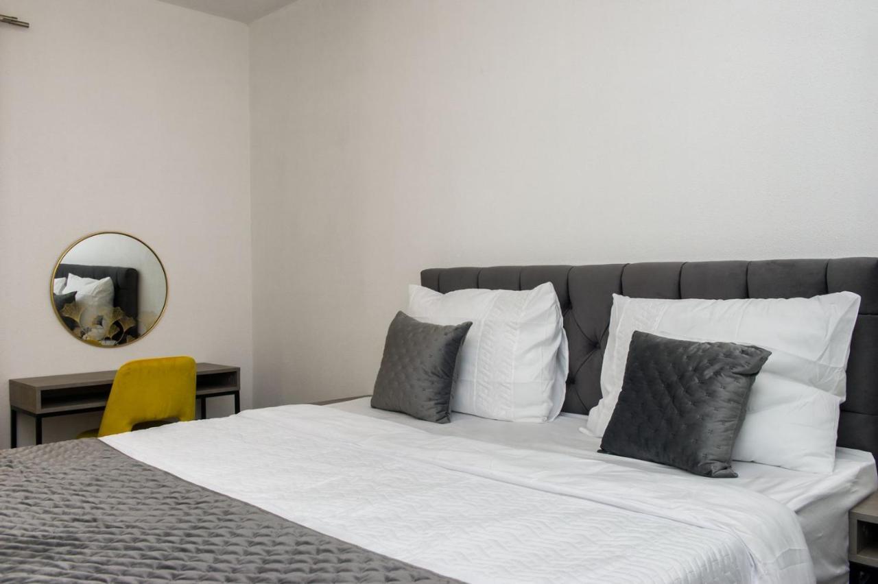Apartment Lux Elba Kastela Exterior photo