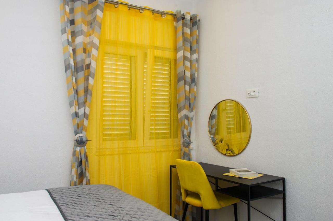 Apartment Lux Elba Kastela Exterior photo