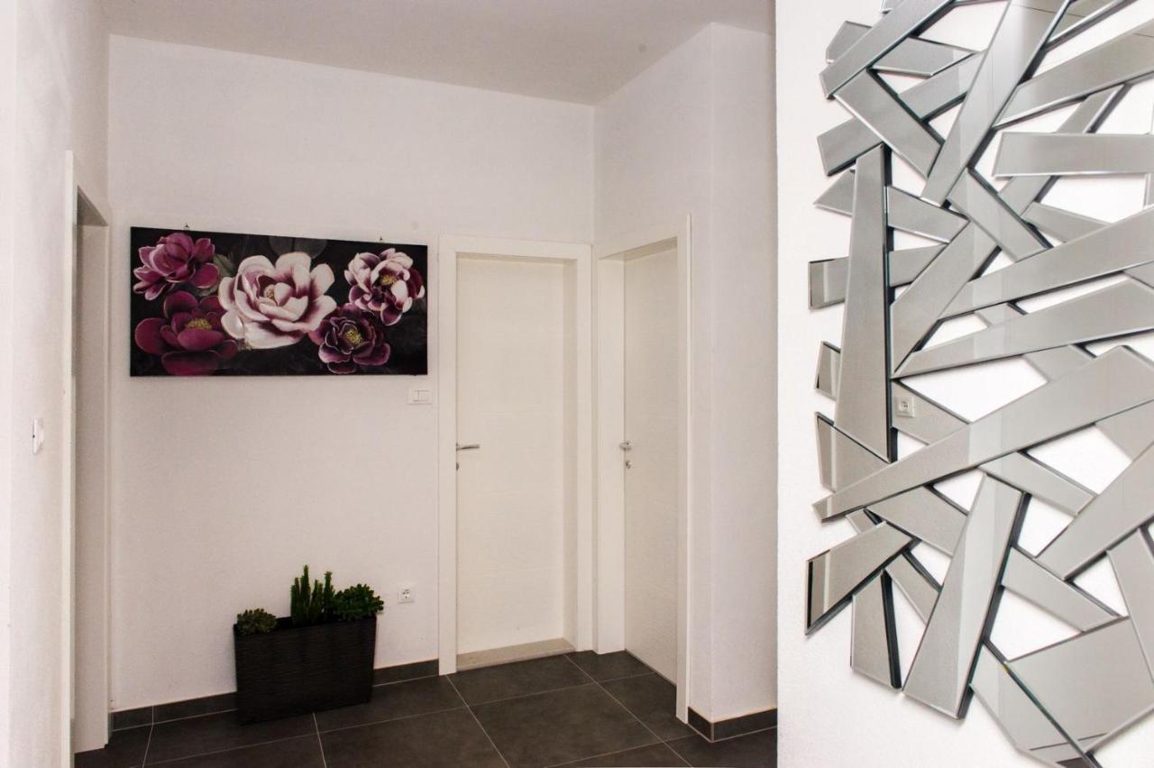 Apartment Lux Elba Kastela Exterior photo
