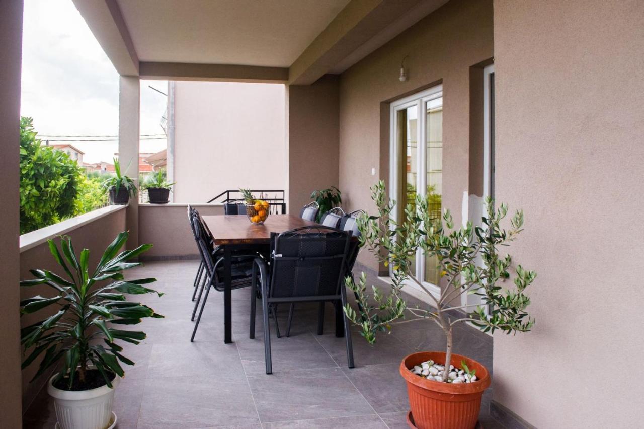 Apartment Lux Elba Kastela Exterior photo